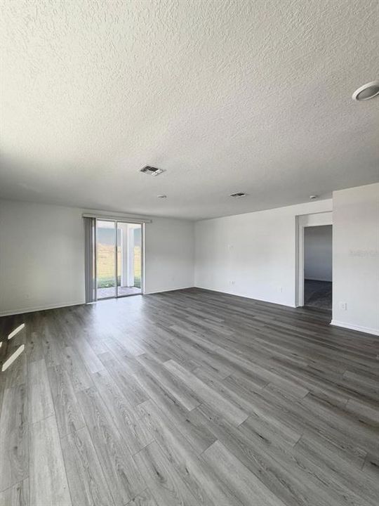 For Rent: $2,890 (5 beds, 3 baths, 2825 Square Feet)