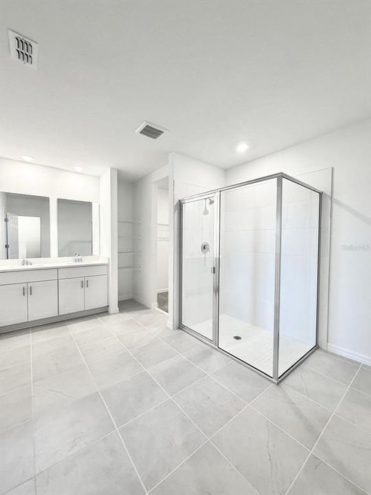 For Rent: $2,890 (5 beds, 3 baths, 2825 Square Feet)