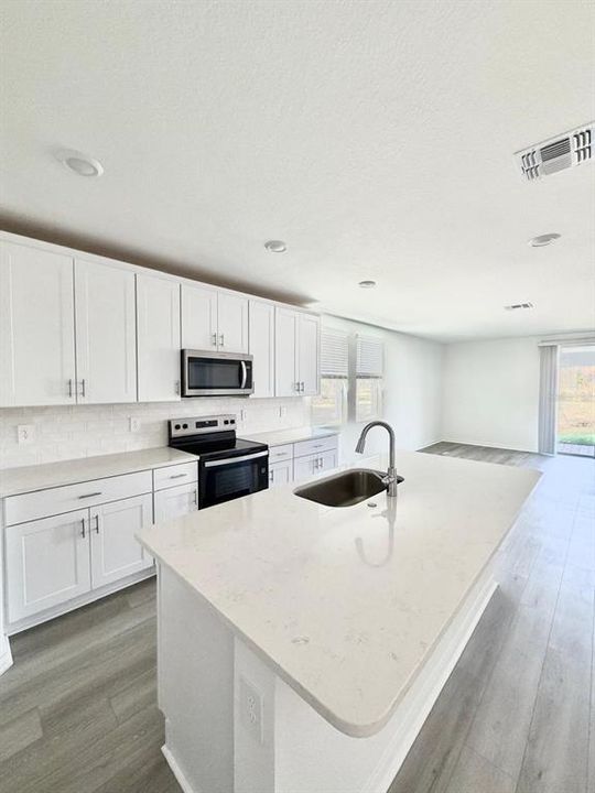 For Rent: $2,890 (5 beds, 3 baths, 2825 Square Feet)