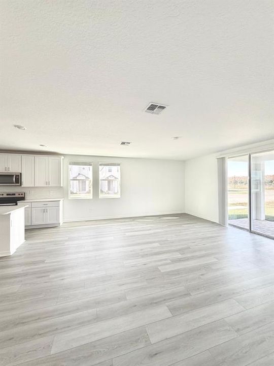 For Rent: $2,890 (5 beds, 3 baths, 2825 Square Feet)