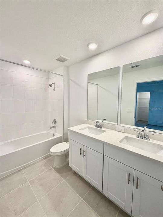 For Rent: $2,890 (5 beds, 3 baths, 2825 Square Feet)