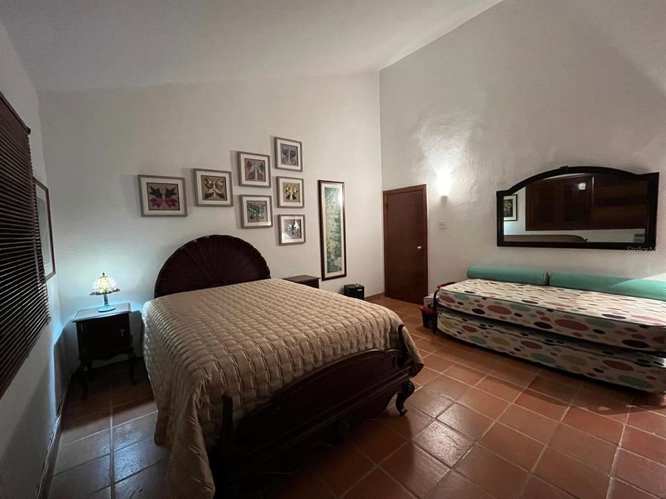 For Rent: $3,000 (2 beds, 2 baths, 2075 Square Feet)