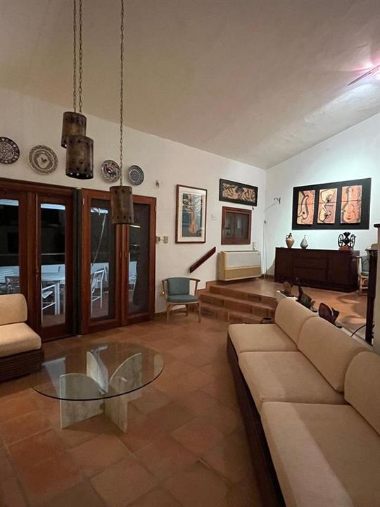 For Rent: $3,000 (2 beds, 2 baths, 2075 Square Feet)