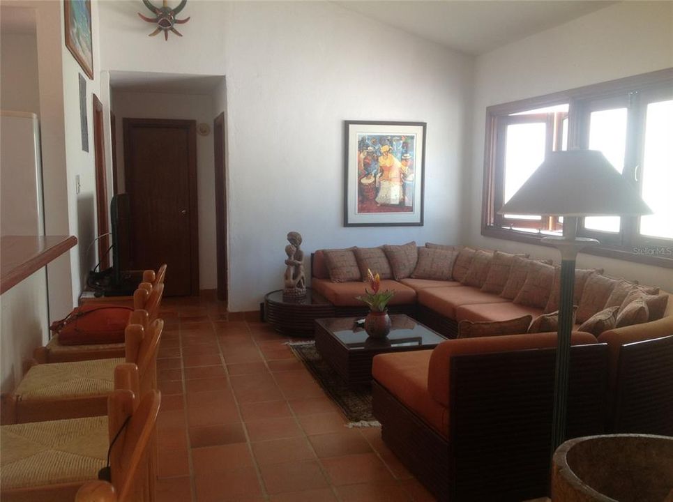 For Rent: $3,000 (2 beds, 2 baths, 2075 Square Feet)