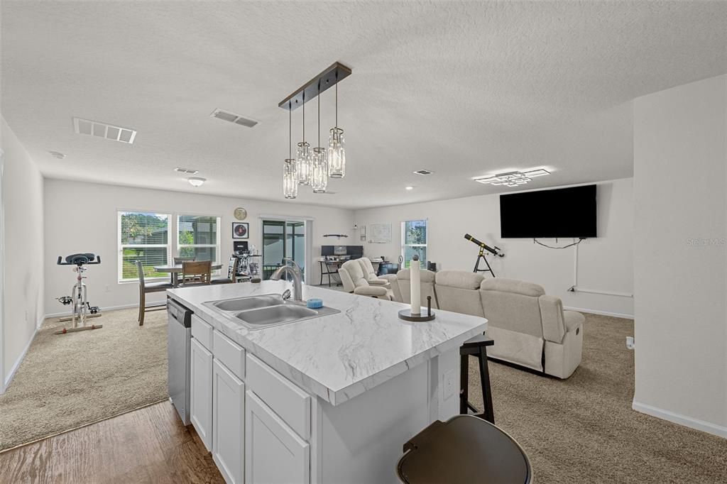 For Sale: $324,990 (3 beds, 2 baths, 1714 Square Feet)