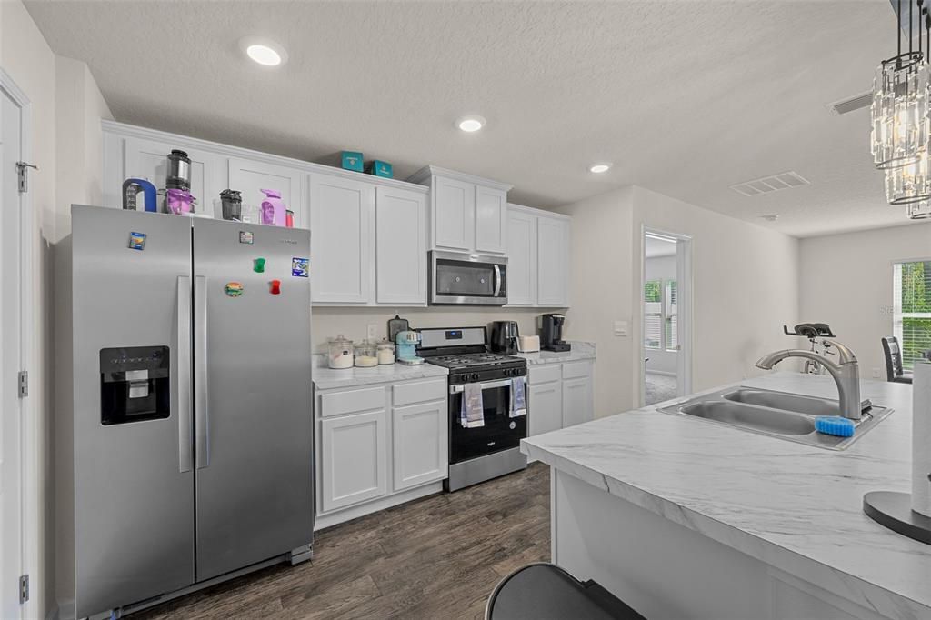 For Sale: $324,990 (3 beds, 2 baths, 1714 Square Feet)