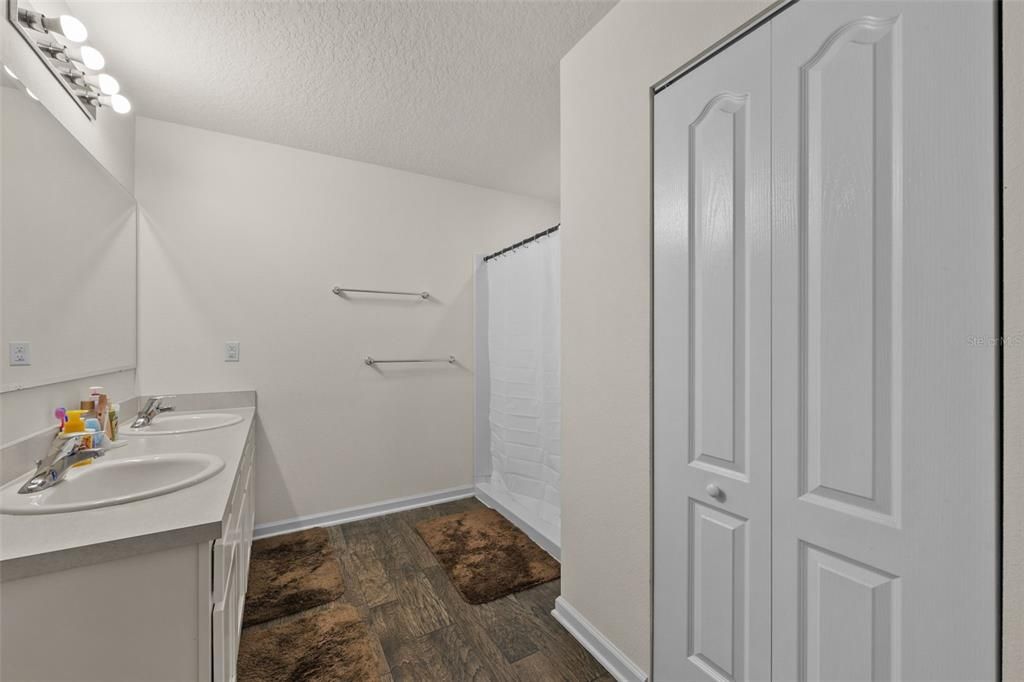 For Sale: $324,990 (3 beds, 2 baths, 1714 Square Feet)