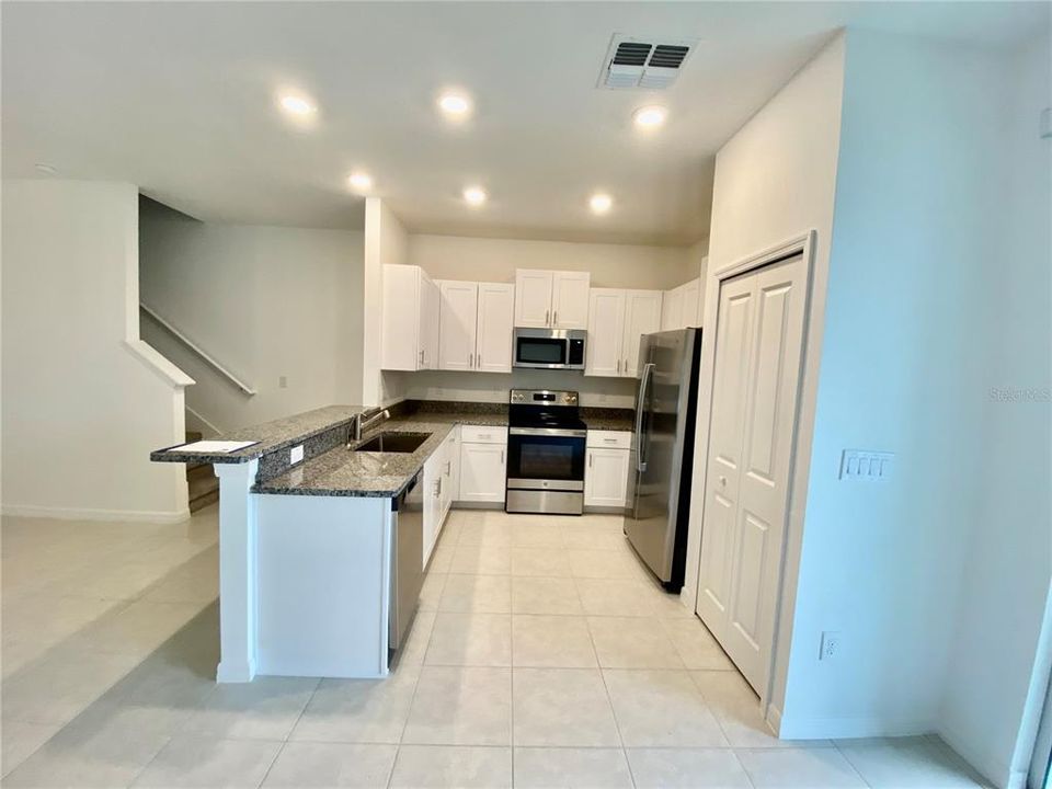 出租: $2,000 (3 贝兹, 2 浴室, 1666 平方英尺)