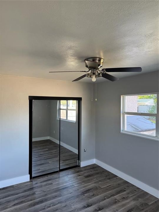 出租: $2,400 (2 贝兹, 1 浴室, 900 平方英尺)