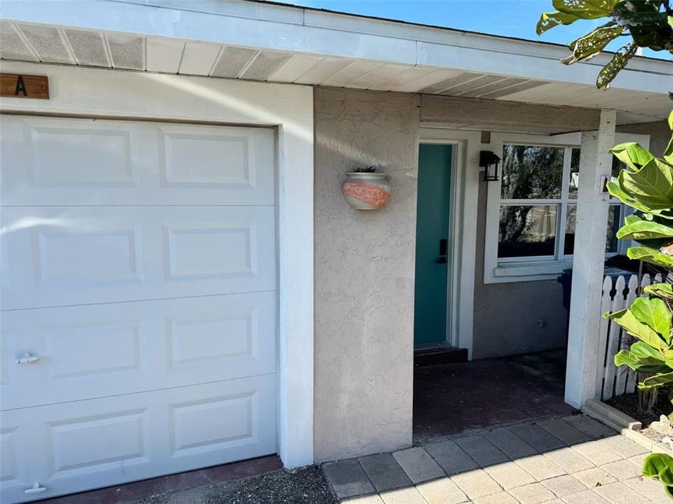 出租: $2,400 (2 贝兹, 1 浴室, 900 平方英尺)