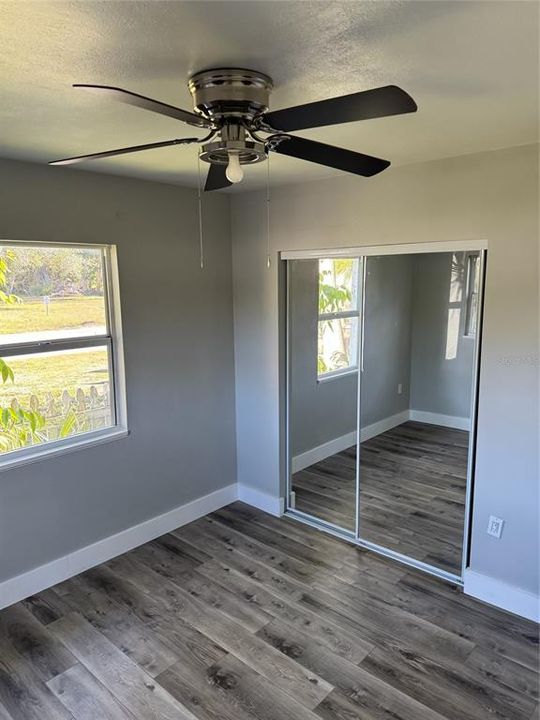 出租: $2,400 (2 贝兹, 1 浴室, 900 平方英尺)