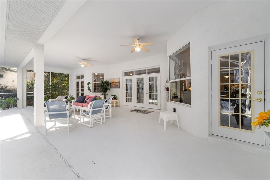 合同活跃: $429,000 (3 贝兹, 2 浴室, 2238 平方英尺)