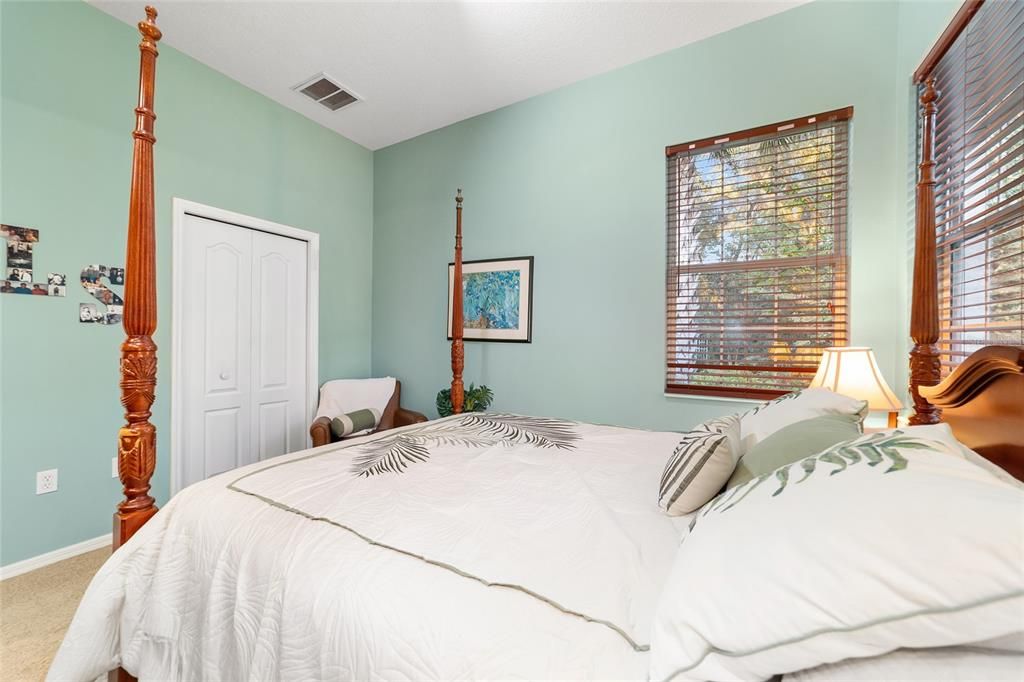 合同活跃: $429,000 (3 贝兹, 2 浴室, 2238 平方英尺)