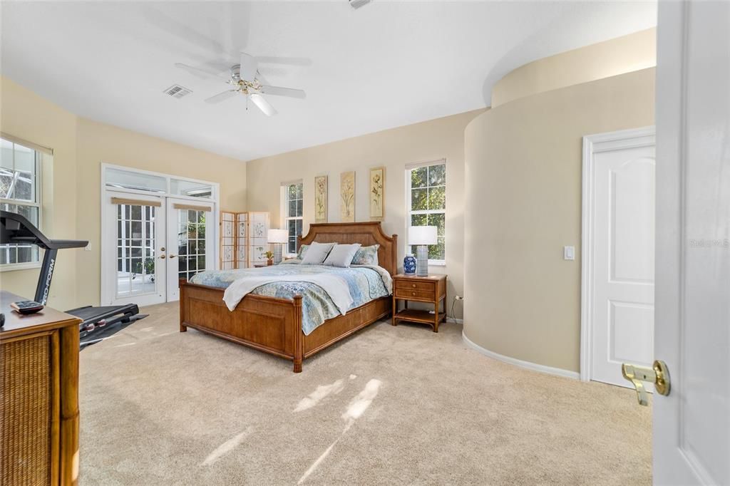 合同活跃: $429,000 (3 贝兹, 2 浴室, 2238 平方英尺)