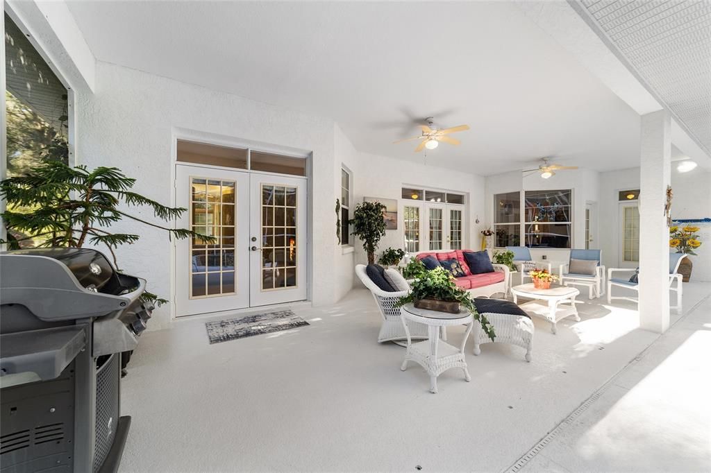 合同活跃: $429,000 (3 贝兹, 2 浴室, 2238 平方英尺)