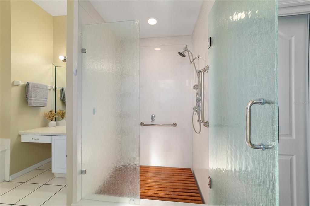 合同活跃: $429,000 (3 贝兹, 2 浴室, 2238 平方英尺)