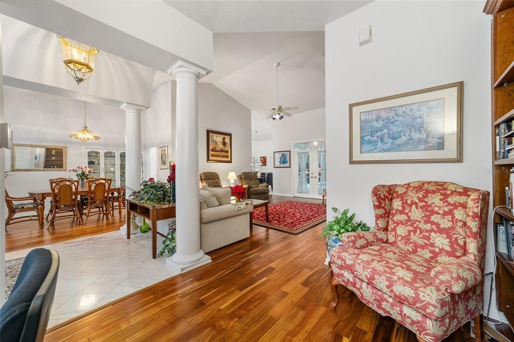 合同活跃: $429,000 (3 贝兹, 2 浴室, 2238 平方英尺)