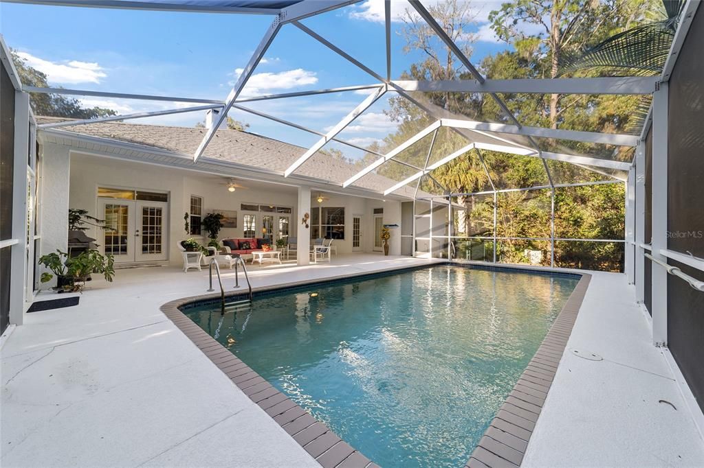 合同活跃: $429,000 (3 贝兹, 2 浴室, 2238 平方英尺)