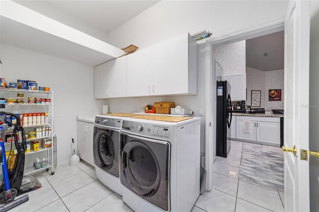 合同活跃: $429,000 (3 贝兹, 2 浴室, 2238 平方英尺)