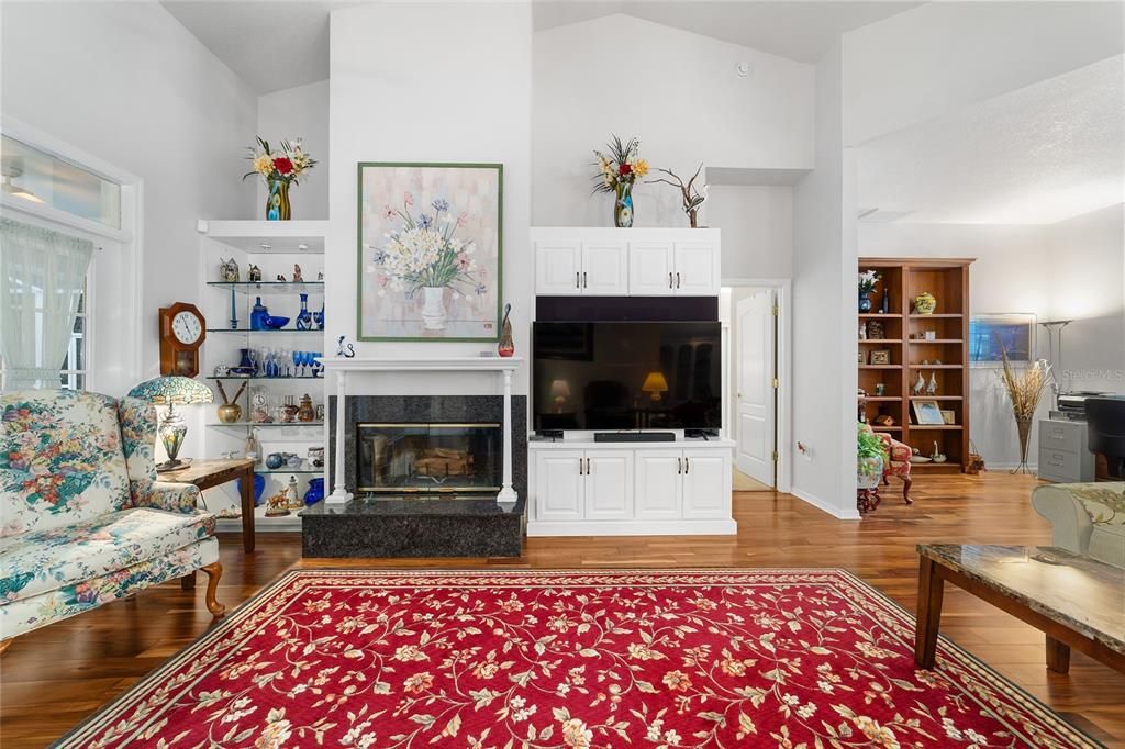 合同活跃: $429,000 (3 贝兹, 2 浴室, 2238 平方英尺)