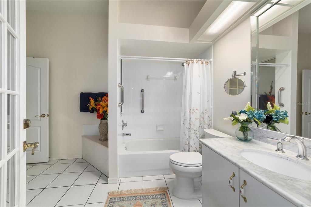 合同活跃: $429,000 (3 贝兹, 2 浴室, 2238 平方英尺)