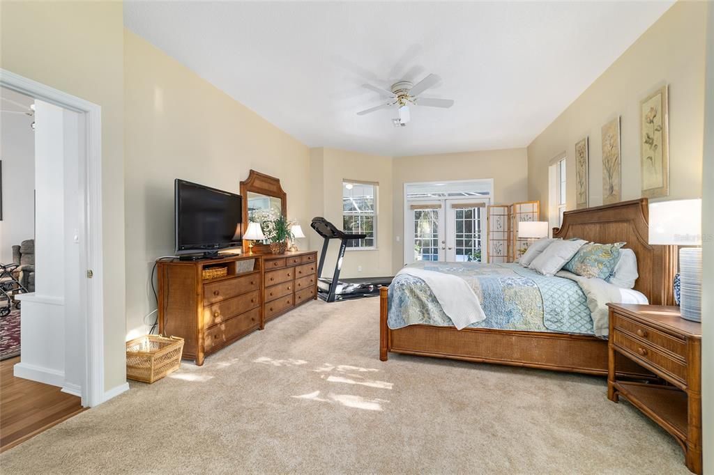 合同活跃: $429,000 (3 贝兹, 2 浴室, 2238 平方英尺)