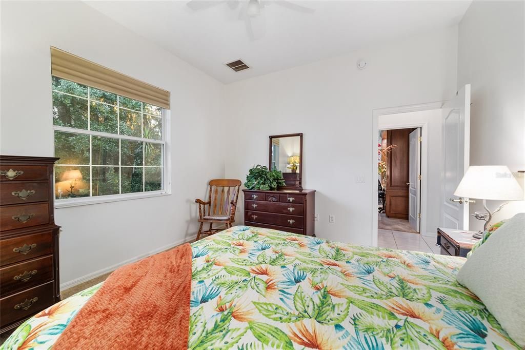 合同活跃: $429,000 (3 贝兹, 2 浴室, 2238 平方英尺)