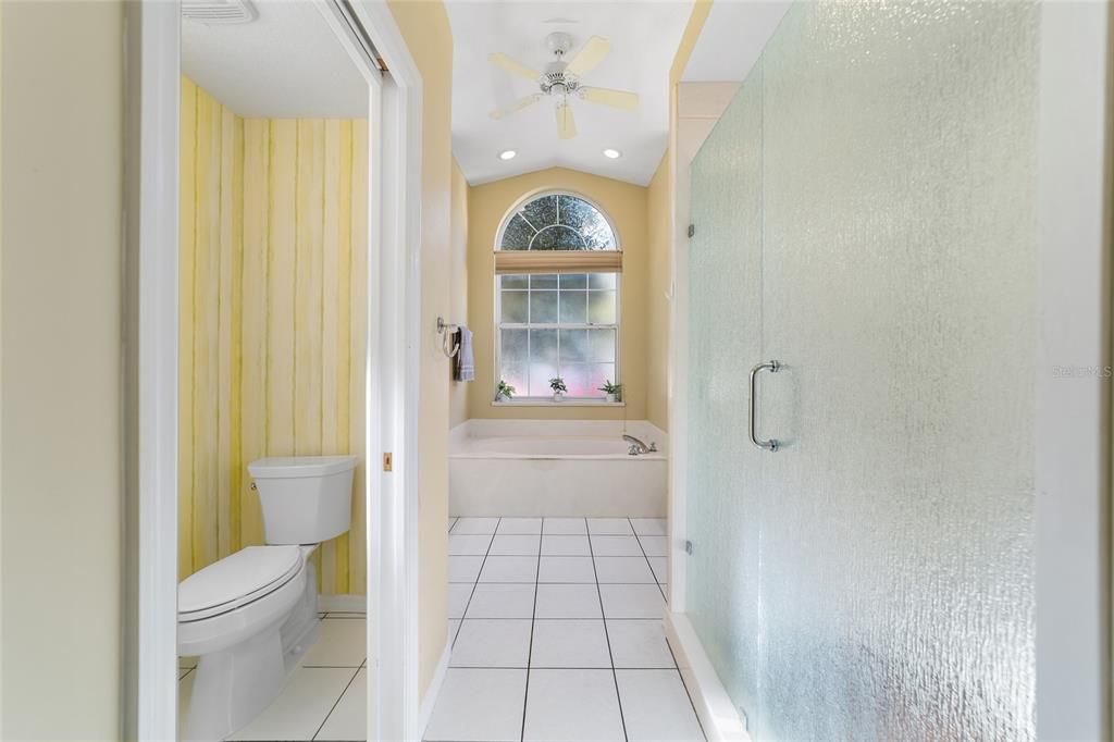 合同活跃: $429,000 (3 贝兹, 2 浴室, 2238 平方英尺)