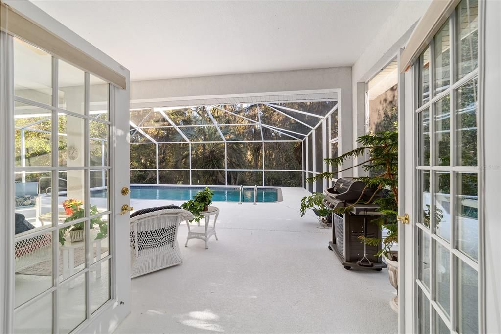 合同活跃: $429,000 (3 贝兹, 2 浴室, 2238 平方英尺)