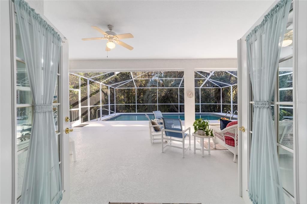 合同活跃: $429,000 (3 贝兹, 2 浴室, 2238 平方英尺)