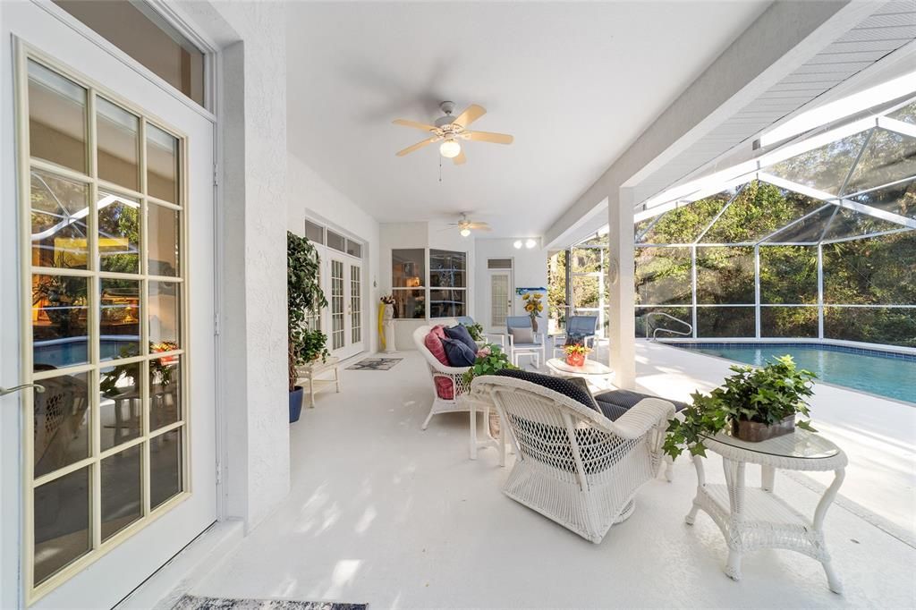 合同活跃: $429,000 (3 贝兹, 2 浴室, 2238 平方英尺)