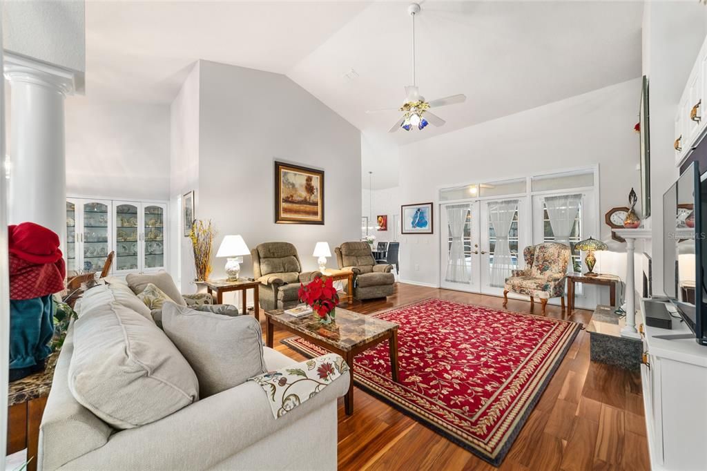 合同活跃: $429,000 (3 贝兹, 2 浴室, 2238 平方英尺)