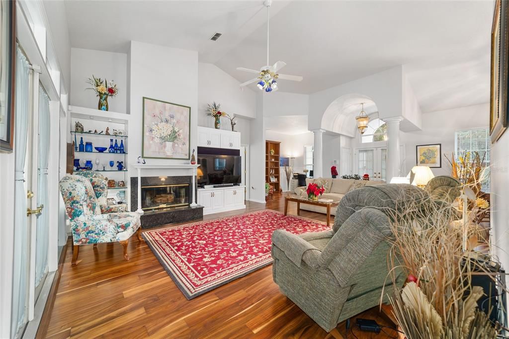 合同活跃: $429,000 (3 贝兹, 2 浴室, 2238 平方英尺)