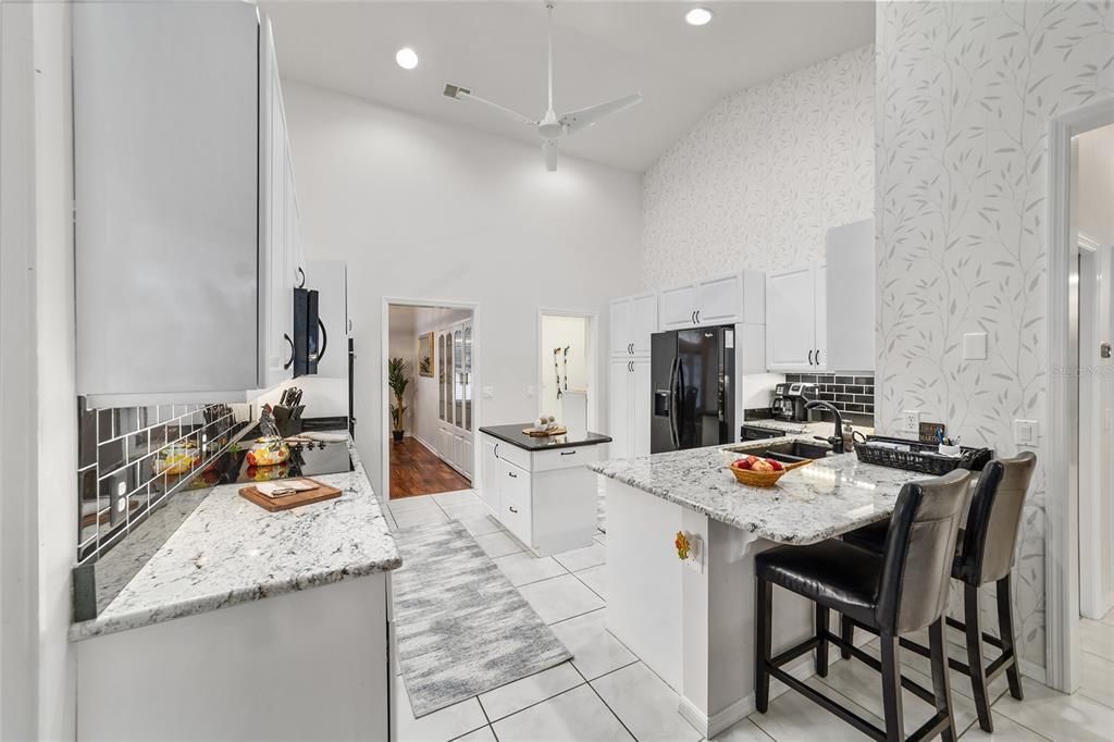 合同活跃: $429,000 (3 贝兹, 2 浴室, 2238 平方英尺)