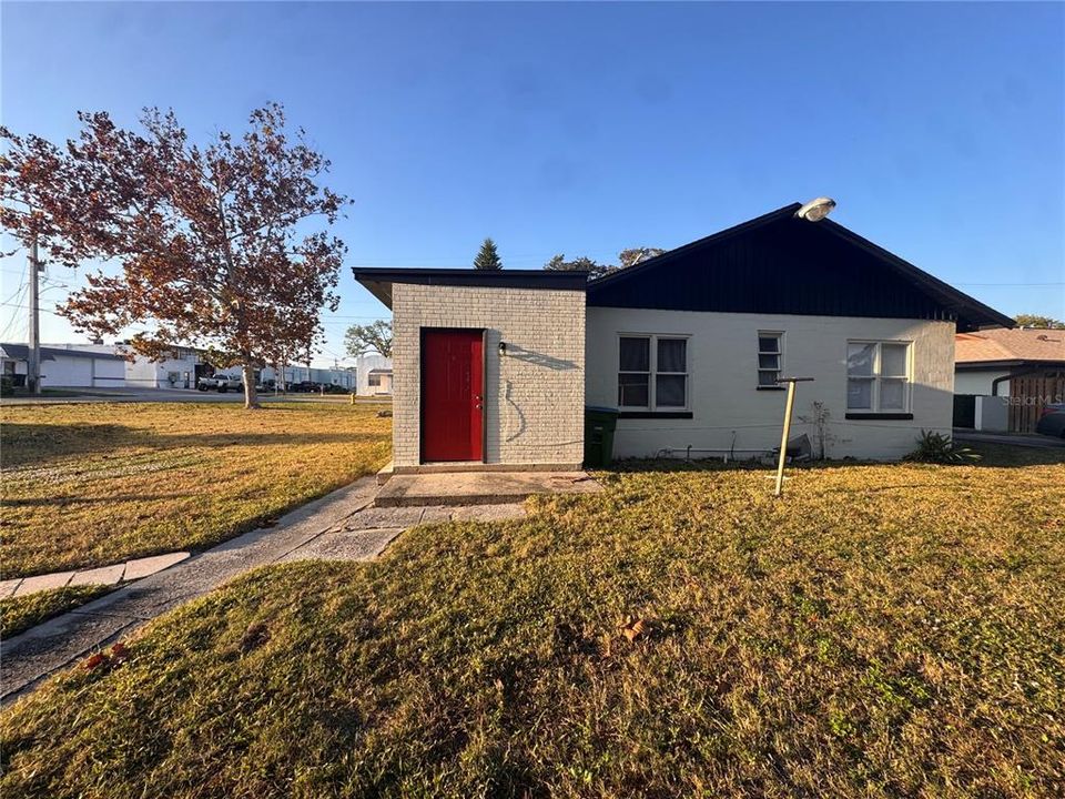 For Sale: $309,700 (4 beds, 2 baths, 1242 Square Feet)