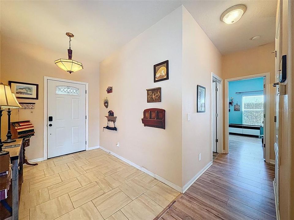 待售: $325,000 (3 贝兹, 2 浴室, 1719 平方英尺)