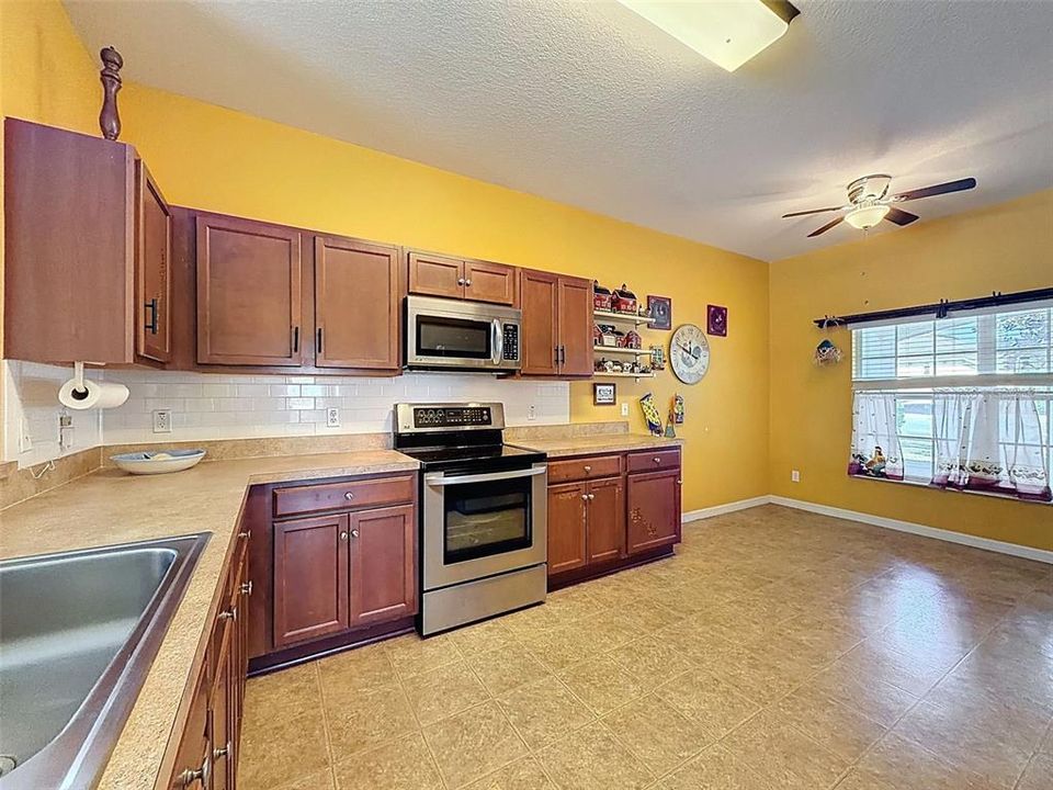 待售: $325,000 (3 贝兹, 2 浴室, 1719 平方英尺)