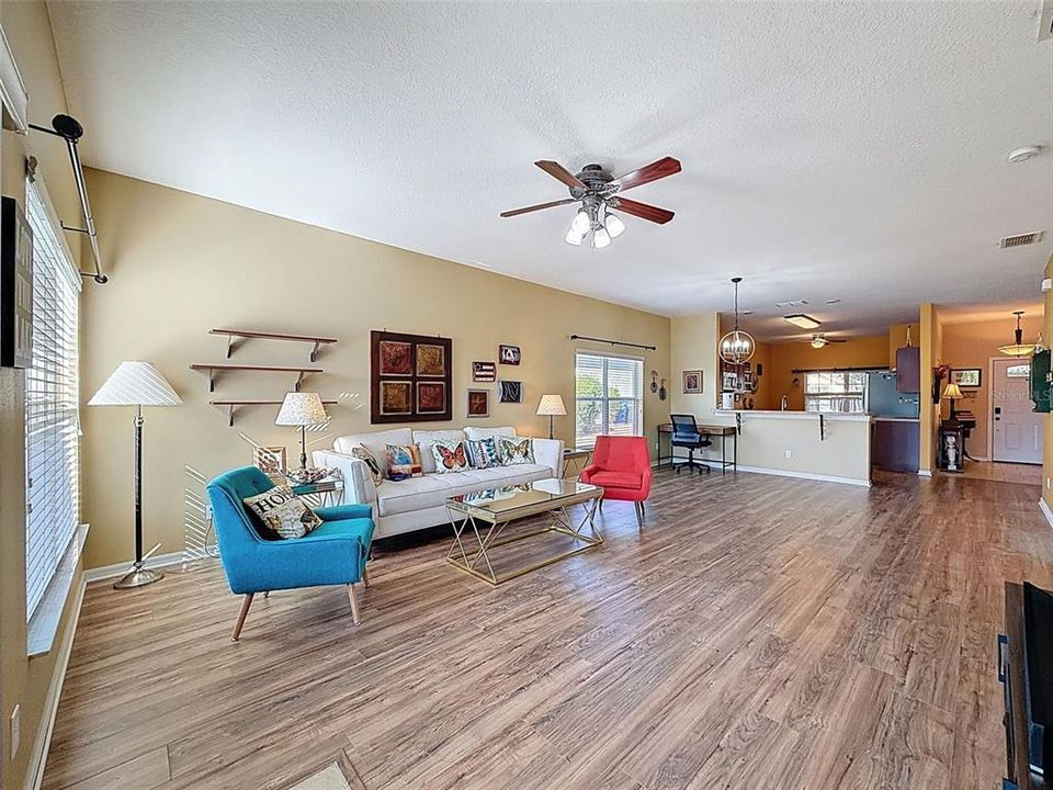 待售: $325,000 (3 贝兹, 2 浴室, 1719 平方英尺)