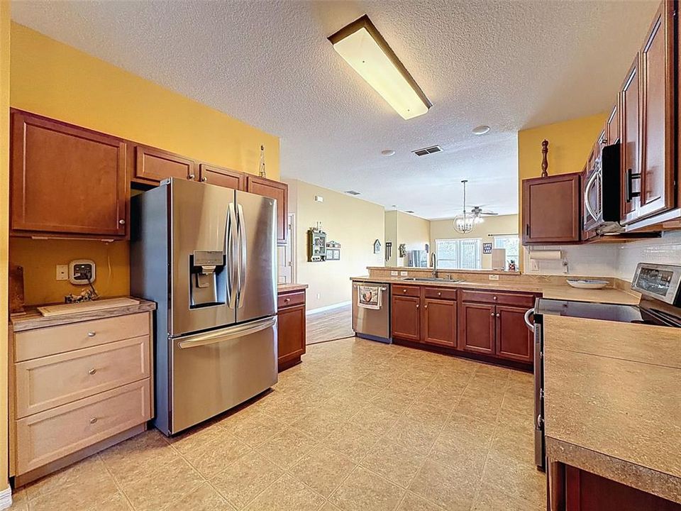 待售: $325,000 (3 贝兹, 2 浴室, 1719 平方英尺)