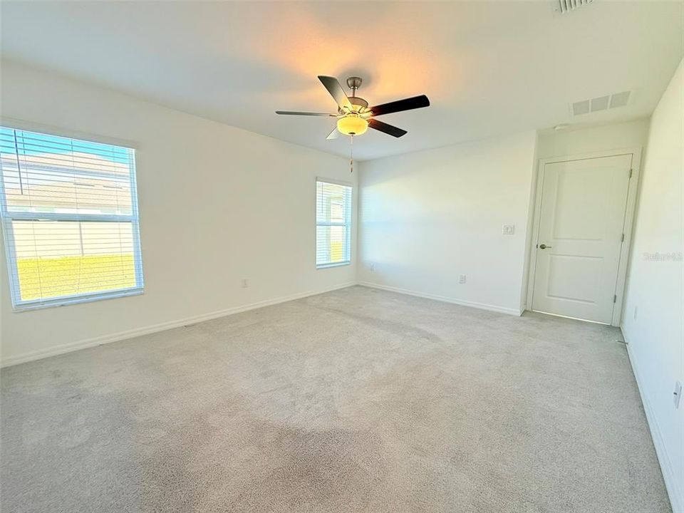 For Rent: $2,190 (4 beds, 2 baths, 1817 Square Feet)