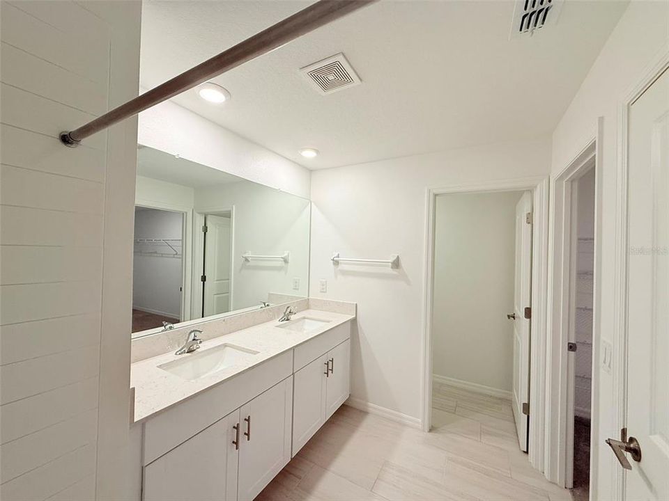 For Rent: $2,190 (4 beds, 2 baths, 1817 Square Feet)