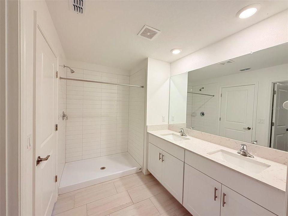 For Rent: $2,190 (4 beds, 2 baths, 1817 Square Feet)