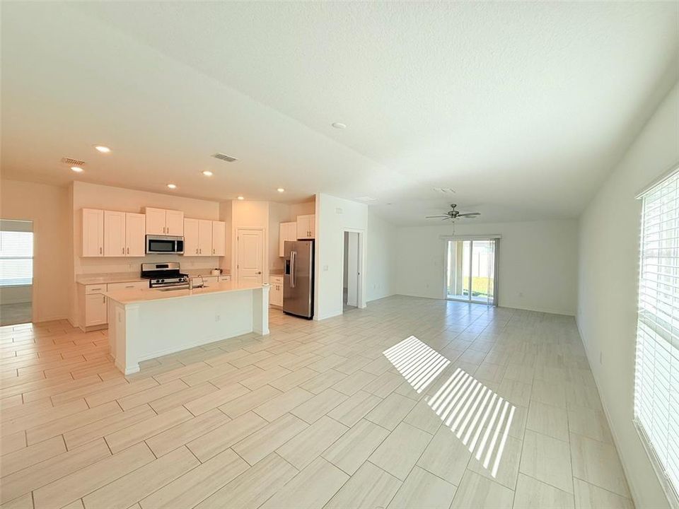 For Rent: $2,190 (4 beds, 2 baths, 1817 Square Feet)