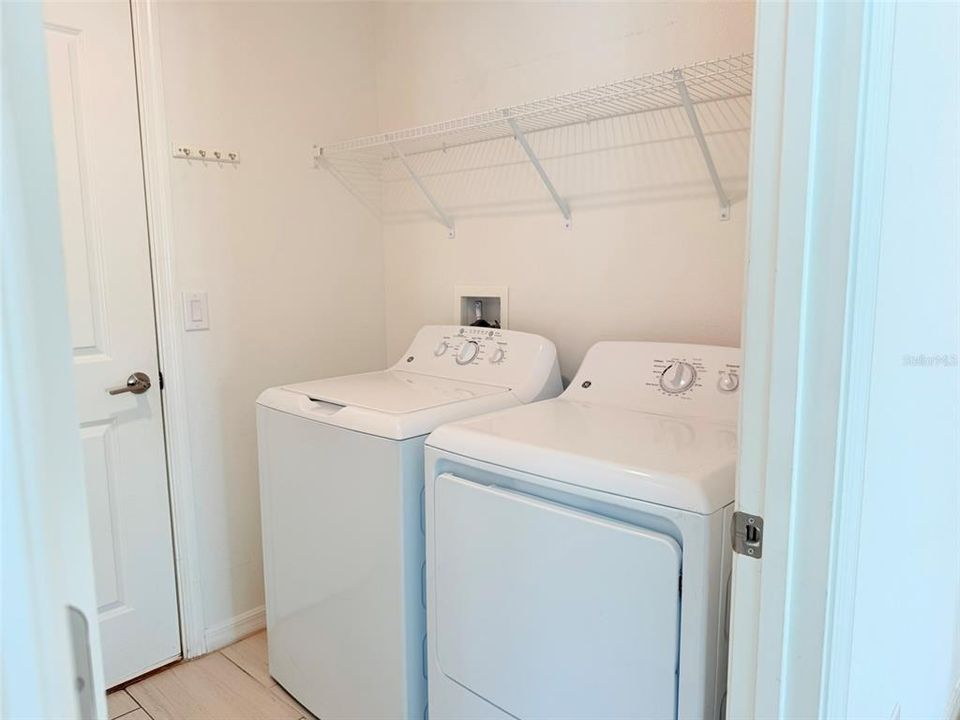 For Rent: $2,190 (4 beds, 2 baths, 1817 Square Feet)