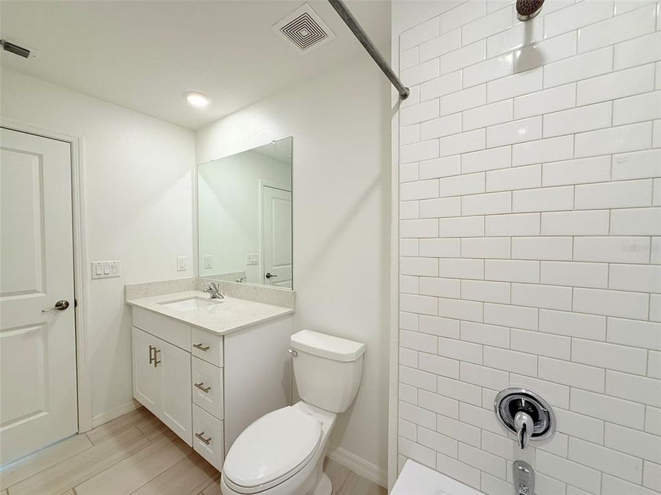 For Rent: $2,190 (4 beds, 2 baths, 1817 Square Feet)