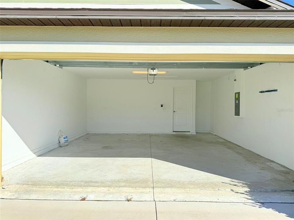 For Rent: $2,190 (4 beds, 2 baths, 1817 Square Feet)