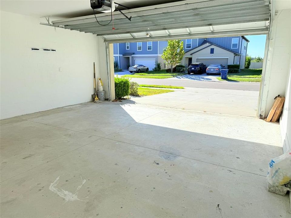 For Rent: $2,190 (4 beds, 2 baths, 1817 Square Feet)