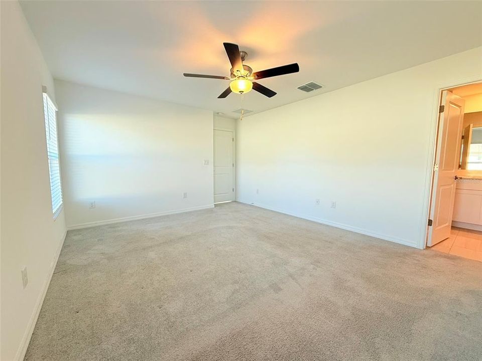 For Rent: $2,190 (4 beds, 2 baths, 1817 Square Feet)