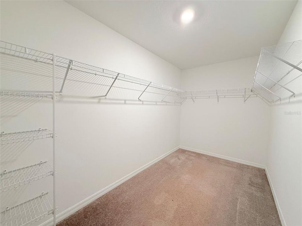 For Rent: $2,190 (4 beds, 2 baths, 1817 Square Feet)