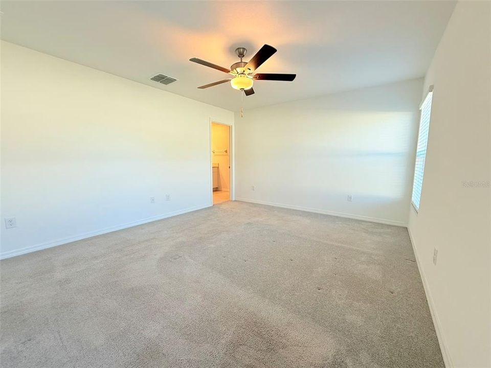 For Rent: $2,190 (4 beds, 2 baths, 1817 Square Feet)
